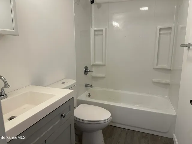 $1,075 | 235 East Street, Unit 26, Pittsfield, MA 01201