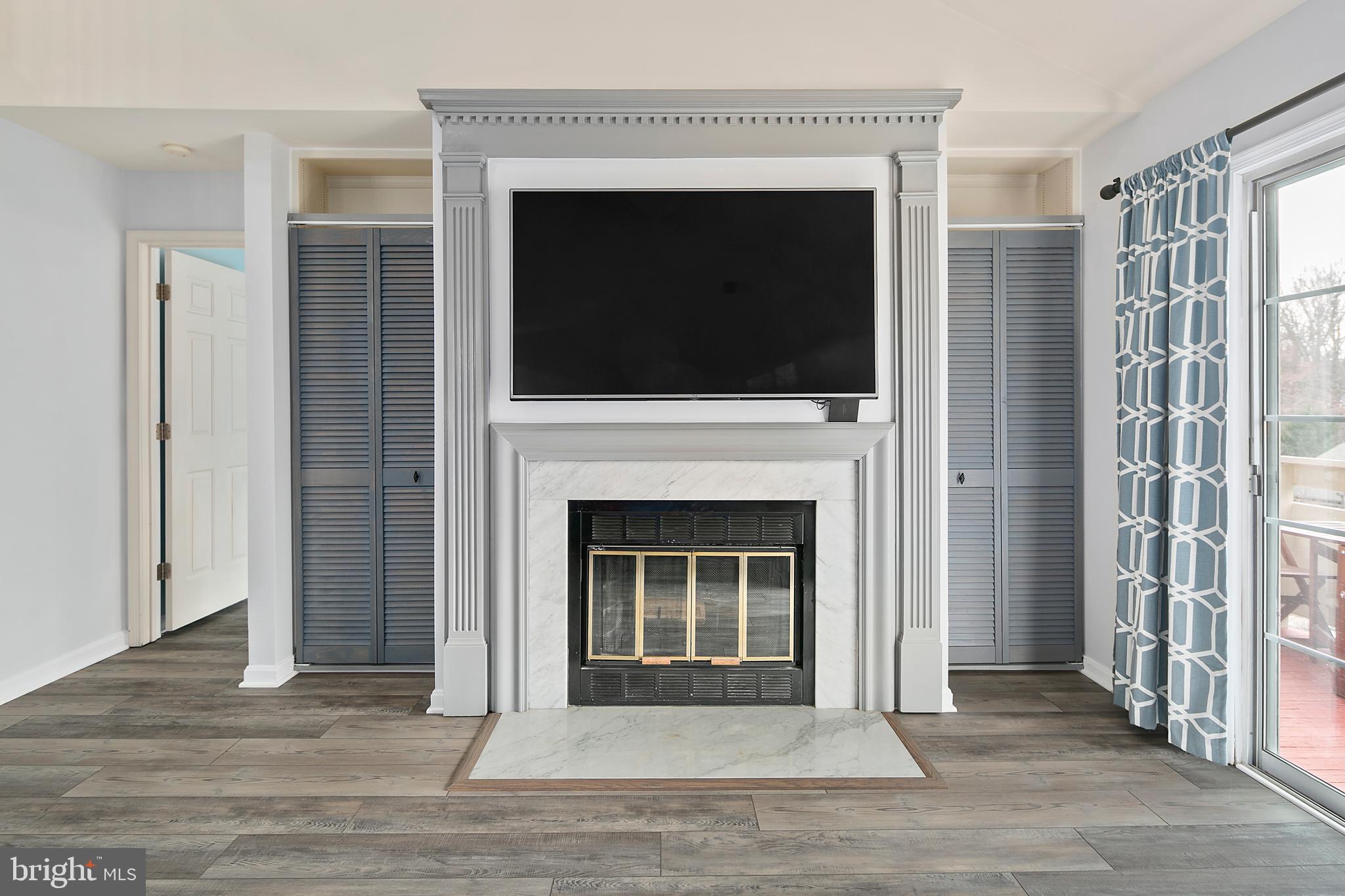 2220 Springwood Drive, Unit 106B Reston, VA 20191 - Photo 22 of 39 Living Room