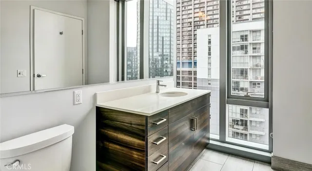 $4,111 | 100 Van Ness Avenue, Unit 1810, San Francisco, CA 94102