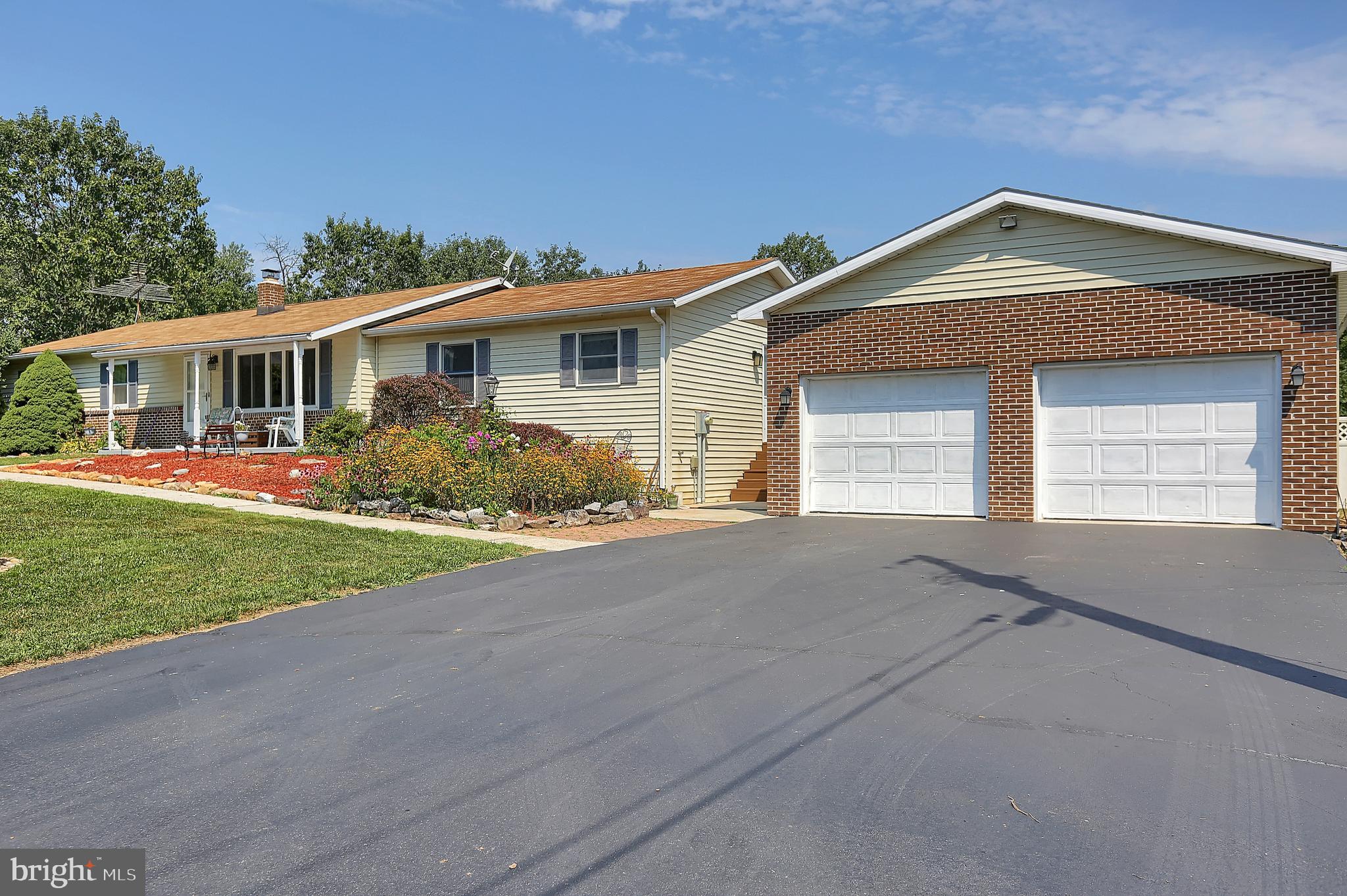 21 Acorn Road Carlisle, PA 17015 - Photo 3 of 19 Gallery Image 3