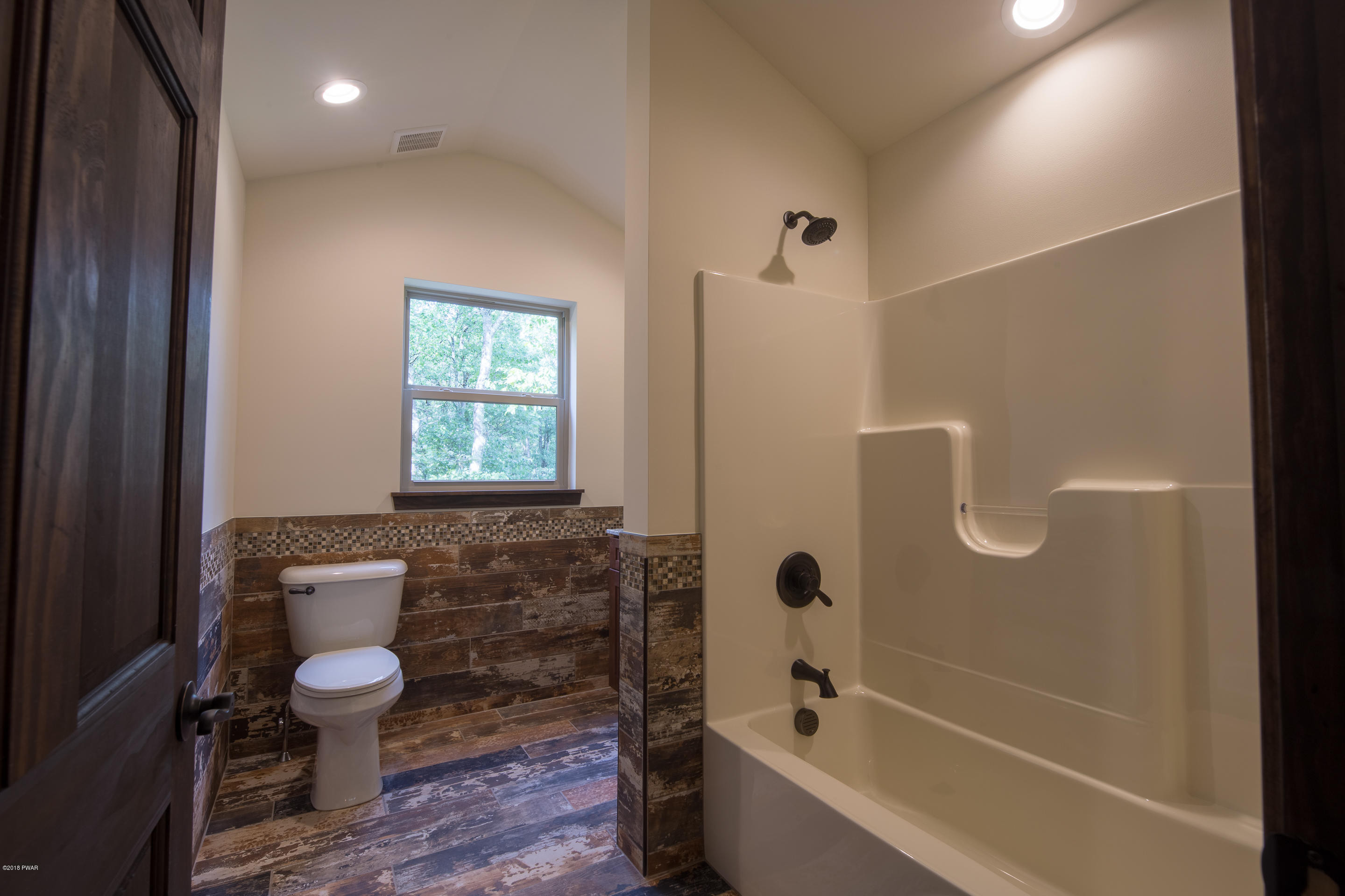 263 Lakeview Road Lackawaxen, PA 18435 - Photo 26 of 41 2nd Fl Bath
