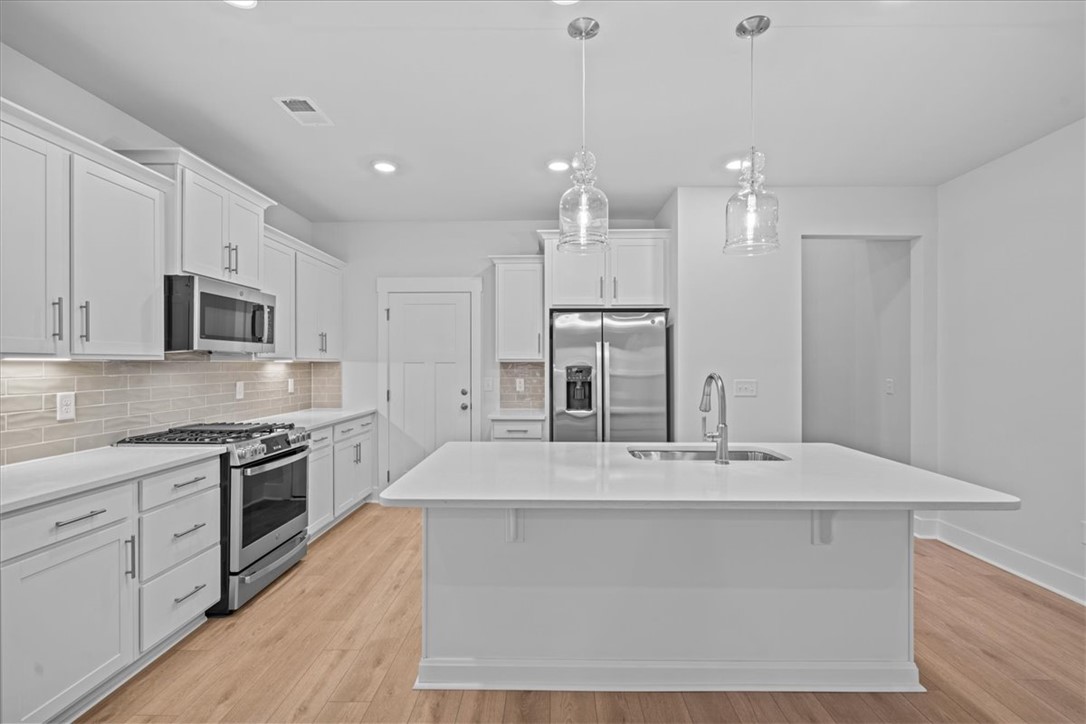 405 Crestcreek Drive Anderson, SC 29621 - Photo 4 of 36