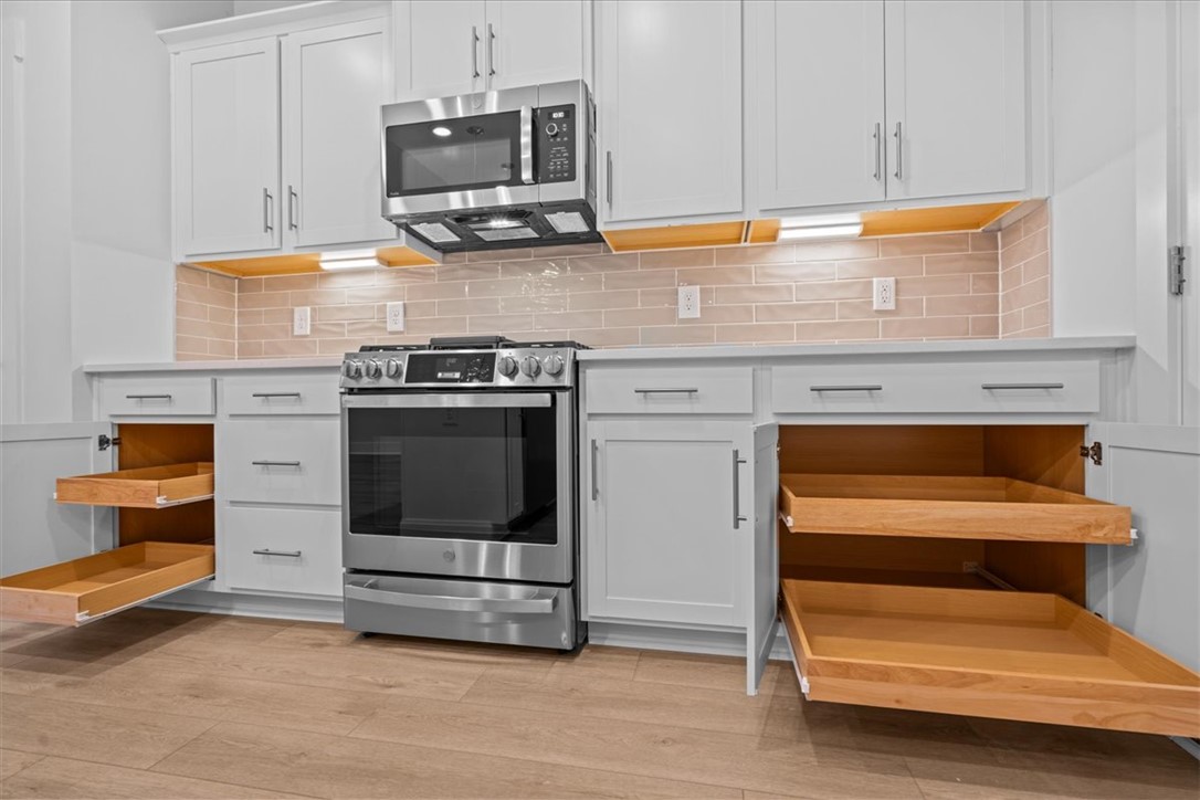 405 Crestcreek Drive Anderson, SC 29621 - Photo 6 of 36