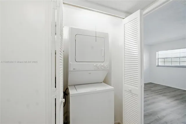 a view of utility room