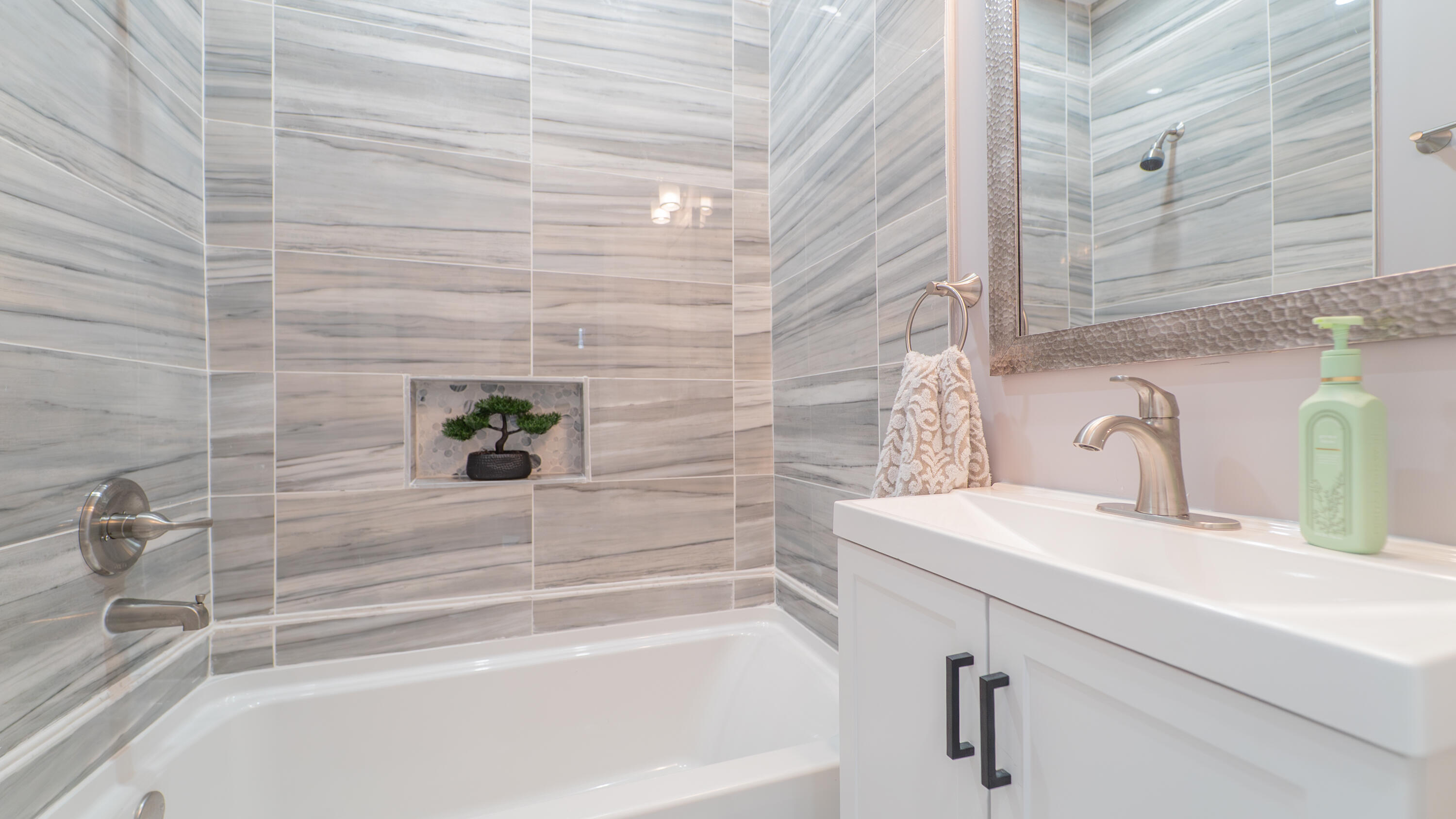 4044 Louisiana Street Gary, IN 46409 - Photo 12 of 31 a bathroom with a sink and a bathtub