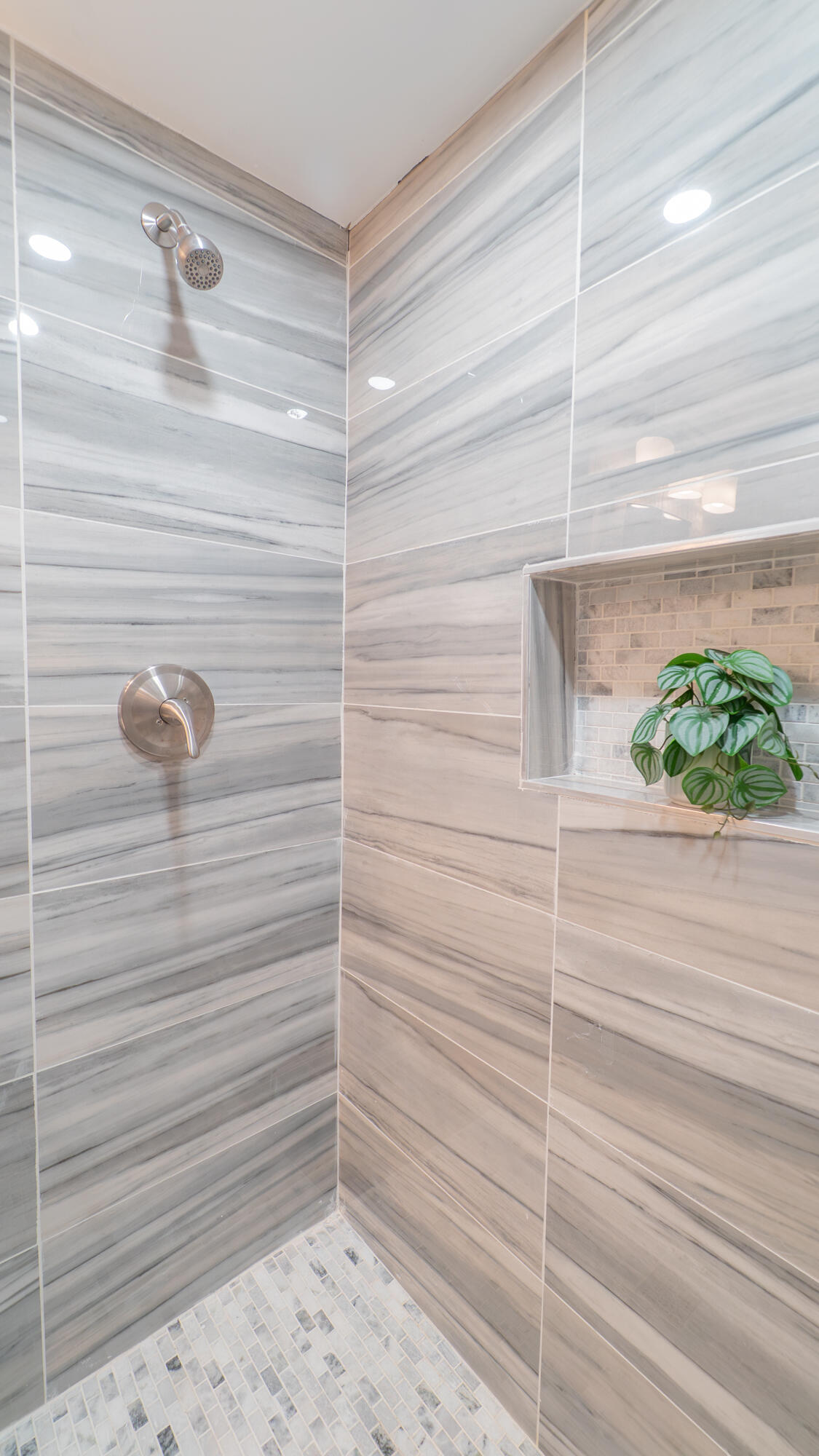 4044 Louisiana Street Gary, IN 46409 - Photo 25 of 31 a bathroom with a shower