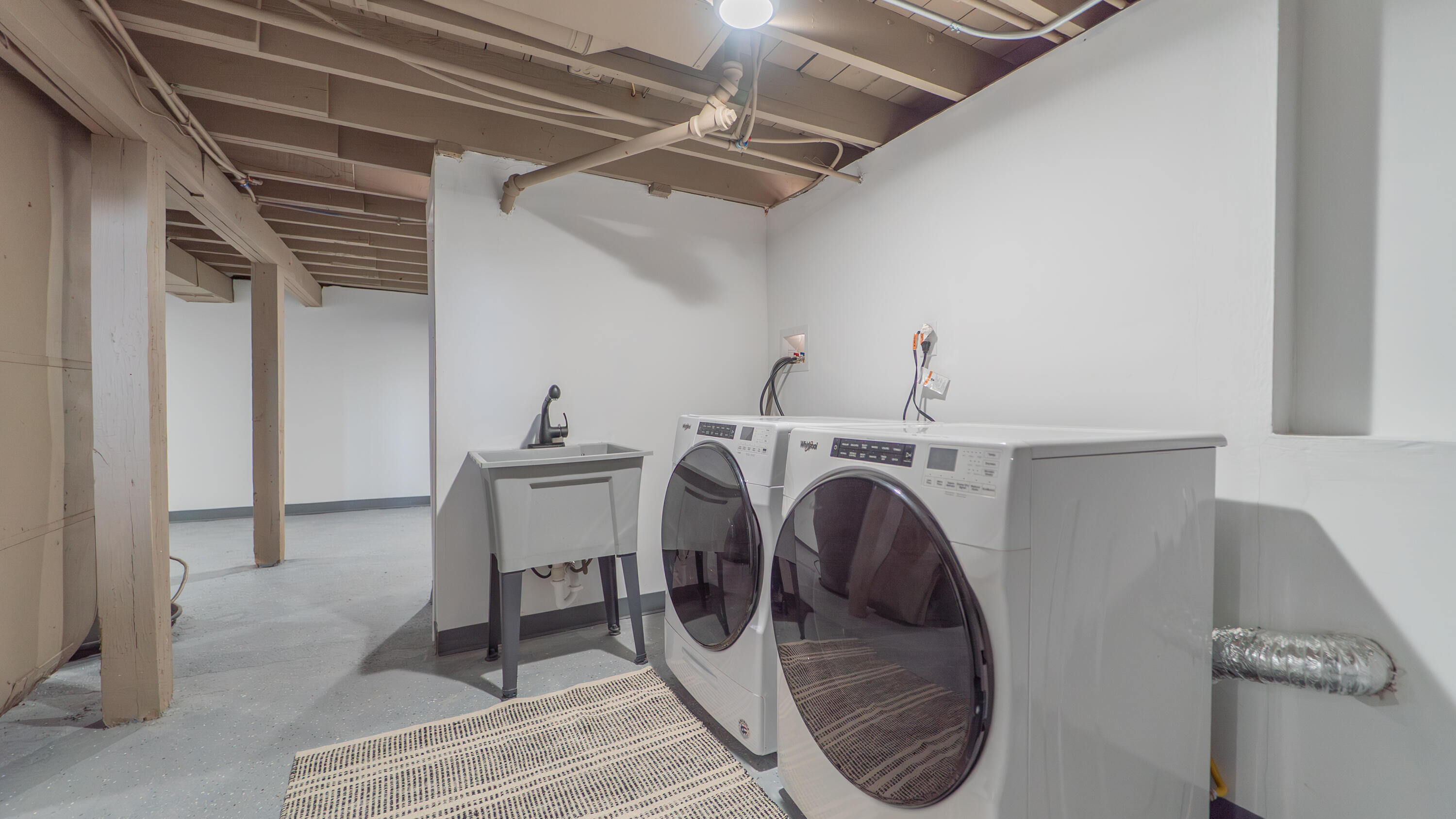 4044 Louisiana Street Gary, IN 46409 - Photo 28 of 31 a utility room with dryer and washer
