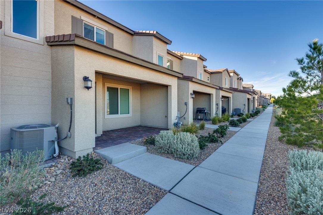 6176 Rathbone Street Las Vegas, NV 89166 - Photo 3 of 36