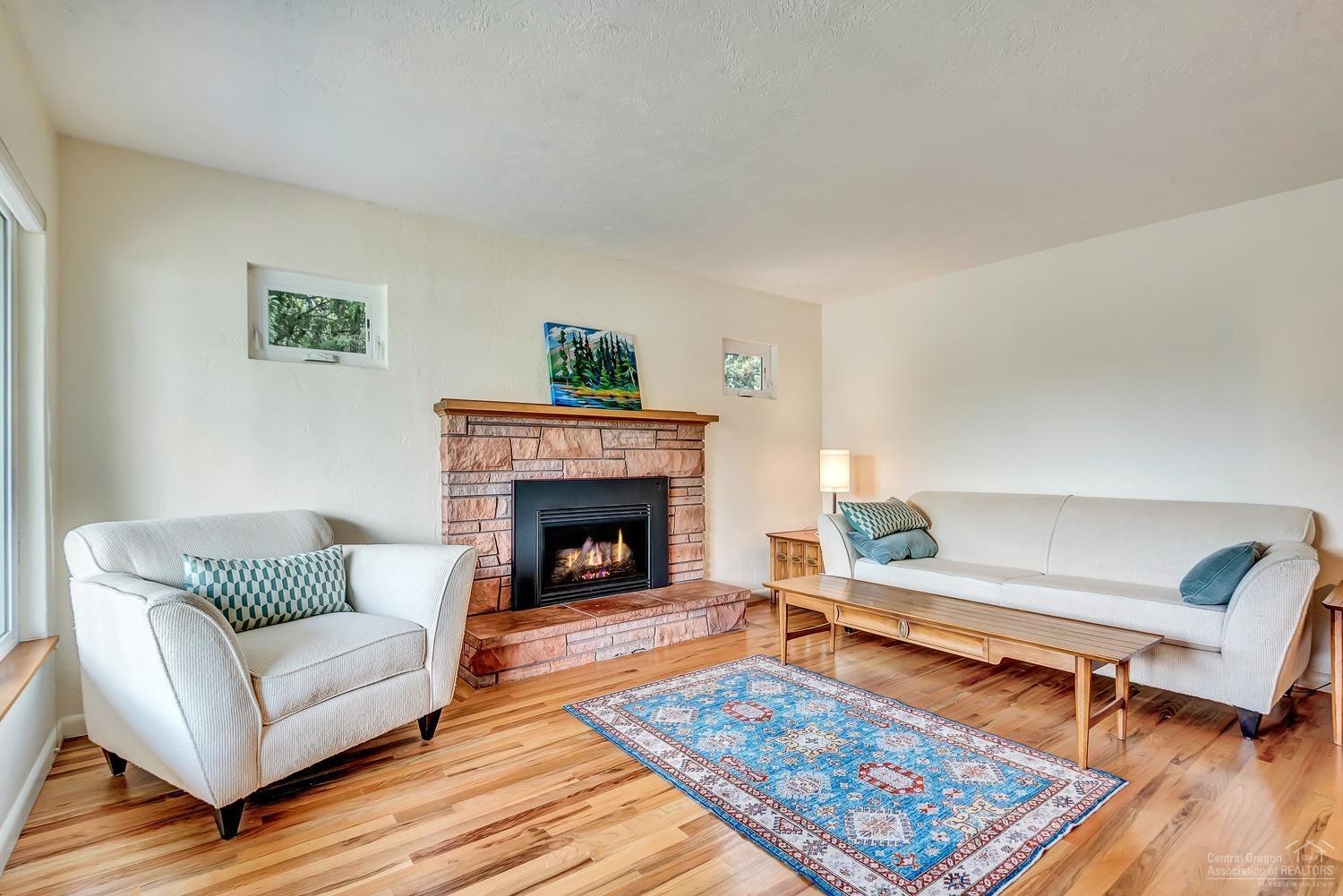 751 Northeast Innes Lane Bend, OR 97701 - Photo 2 of 23 Gallery Image 2