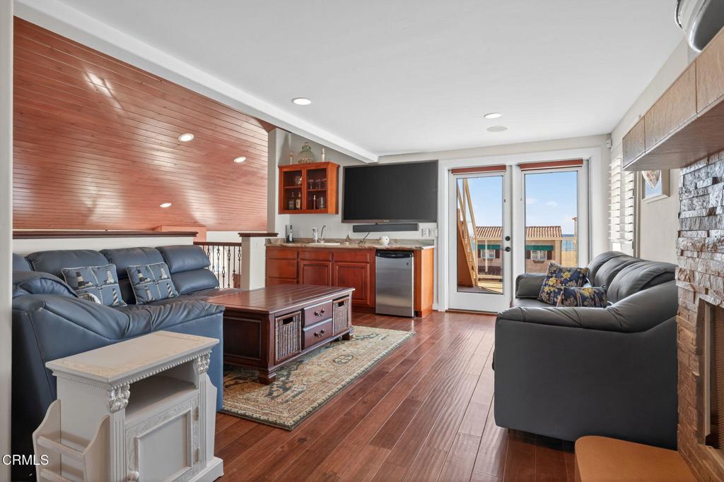 2408 Ocean Drive Oxnard, CA 93035 - Photo 31 of 58 a living room with furniture and a flat screen tv