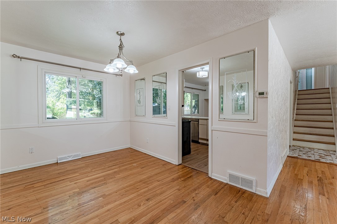 832 Trebisky Road Cleveland, OH 44121 - Photo 7 of 31