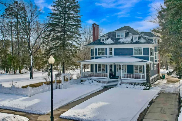 $625,000 | 2115 Riverside Avenue, Marinette, WI 54143