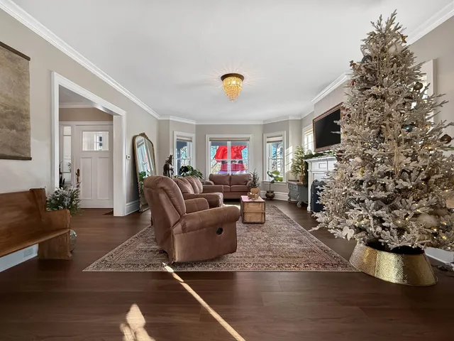 $625,000 | 2115 Riverside Avenue, Marinette, WI 54143