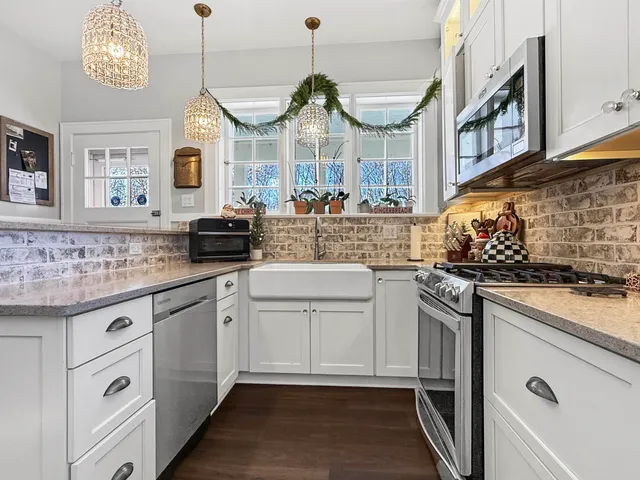 $625,000 | 2115 Riverside Avenue, Marinette, WI 54143