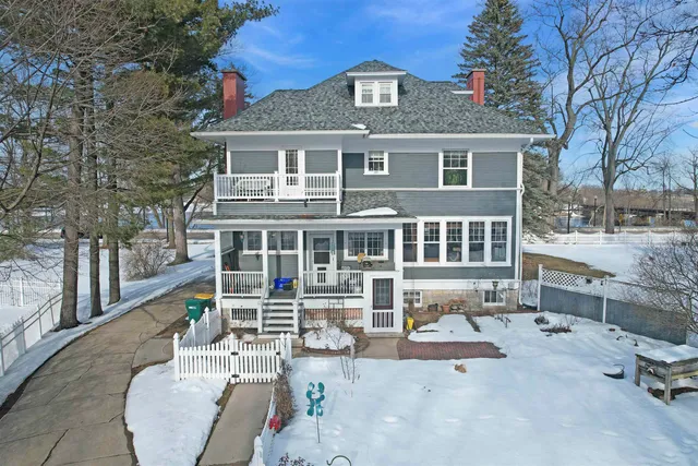 $625,000 | 2115 Riverside Avenue, Marinette, WI 54143