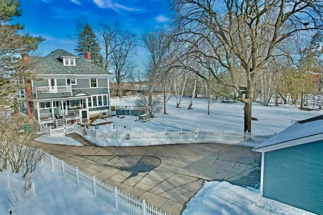 $625,000 | 2115 Riverside Avenue, Marinette, WI 54143