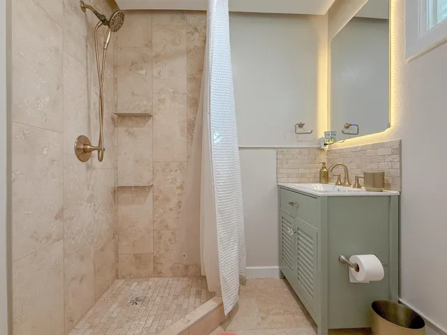 $625,000 | 2115 Riverside Avenue, Marinette, WI 54143