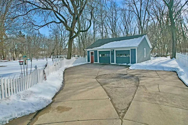 $625,000 | 2115 Riverside Avenue, Marinette, WI 54143