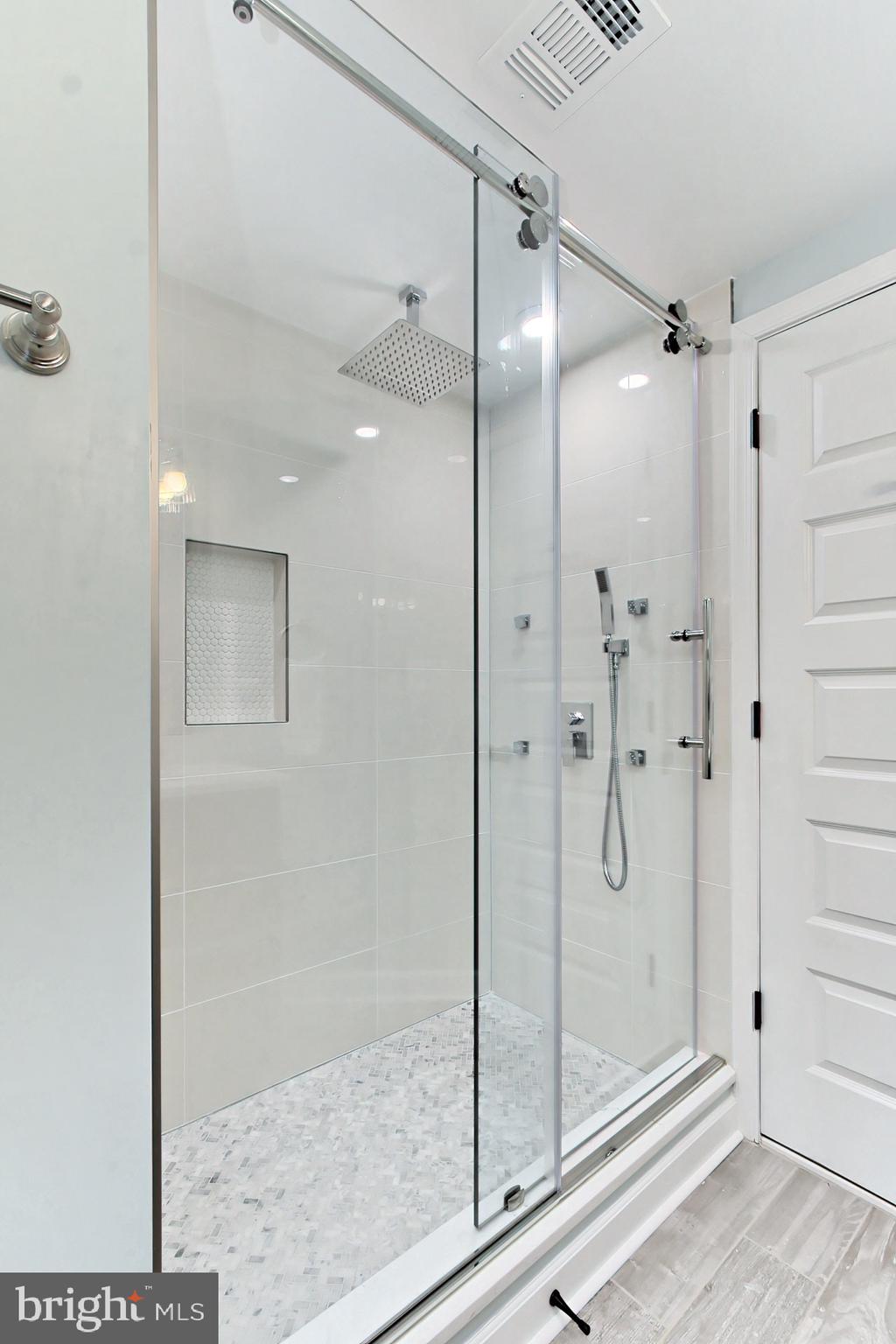 6317 Gormley Place Springfield, VA 22152 - Photo 33 of 49 Gallery Image 33