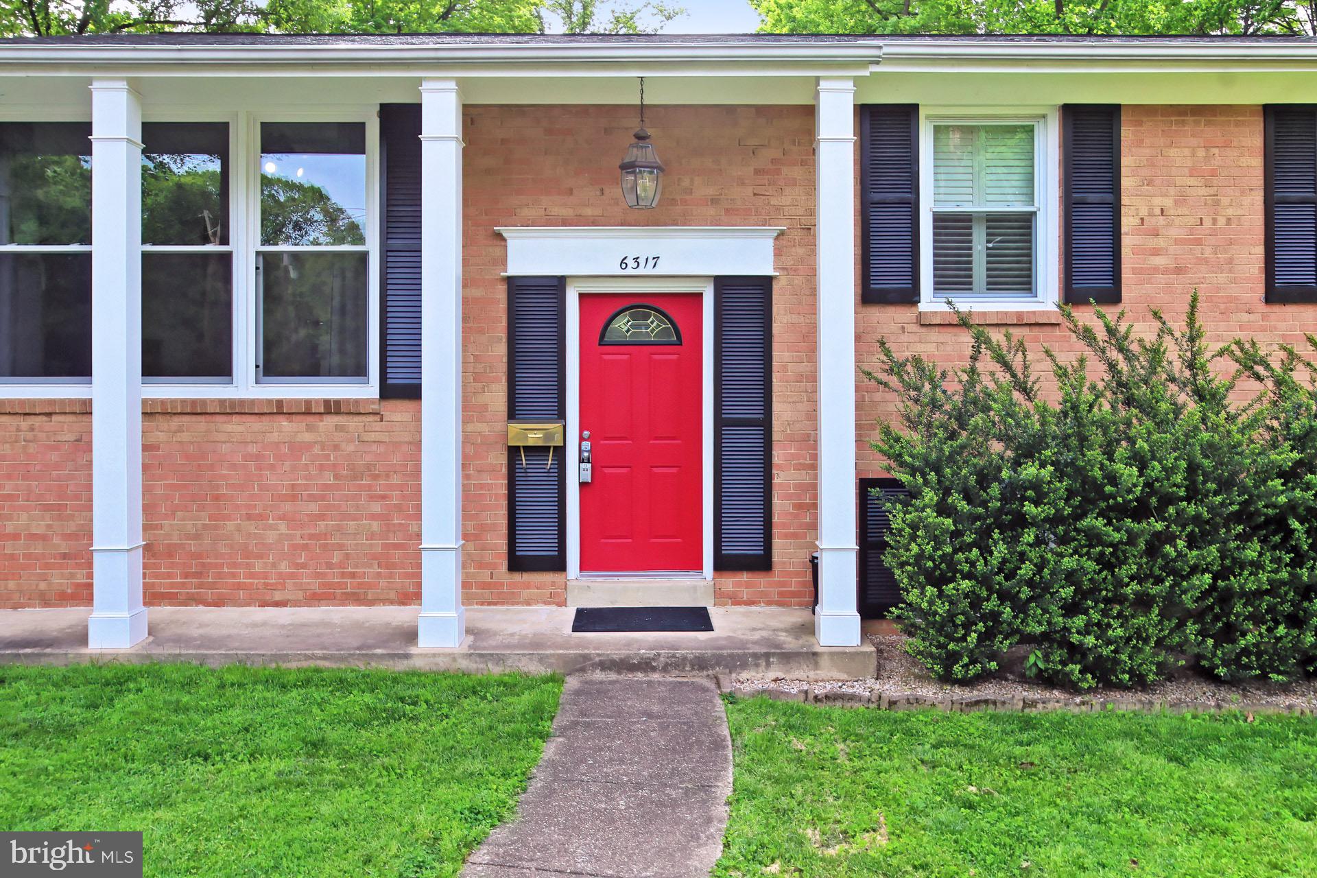 6317 Gormley Place Springfield, VA 22152 - Photo 5 of 49 Gallery Image 5