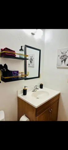 $2,000 | 1085 Ocala Road, Tallahassee, FL 32304