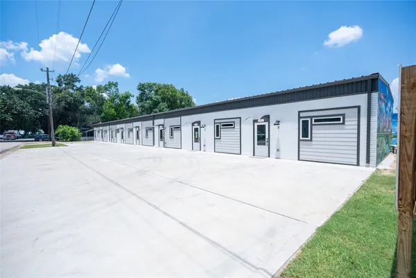 $1,275 | 2612 Castle Street, Unit H, Waller, TX 77484