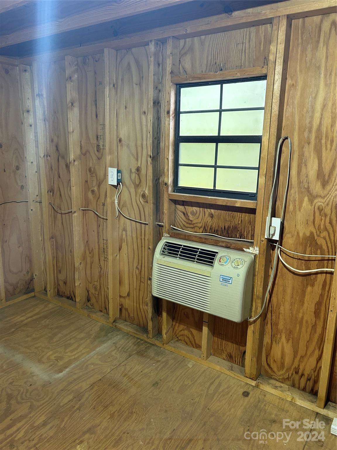 993 West Shiloh Unity Road Lancaster, SC 29720 - Photo 21 of 26 a room with a window and a shower