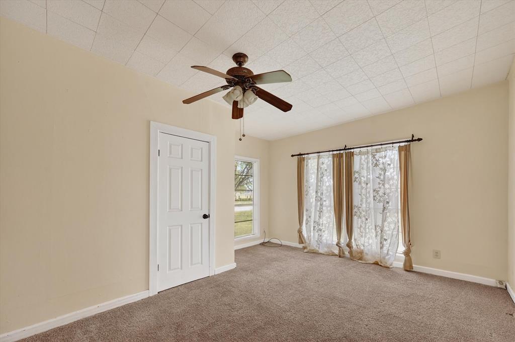 800 South Jefferson Street Pilot Point, TX 76258 - Photo 17 of 27 an empty room with chandelier fan