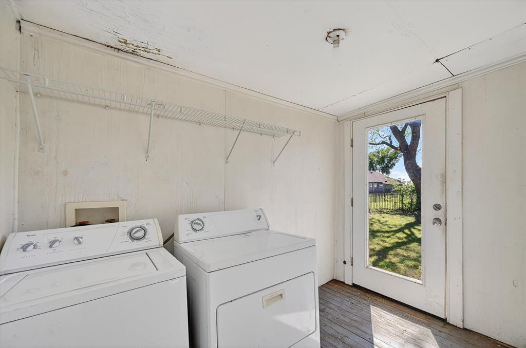 800 South Jefferson Street Pilot Point, TX 76258 - Photo 19 of 27 a utility room with dryer and washer