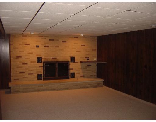 125 Beale Road Sarver, PA 16055 - Photo 7 of 18 Den/Family/Great Room.