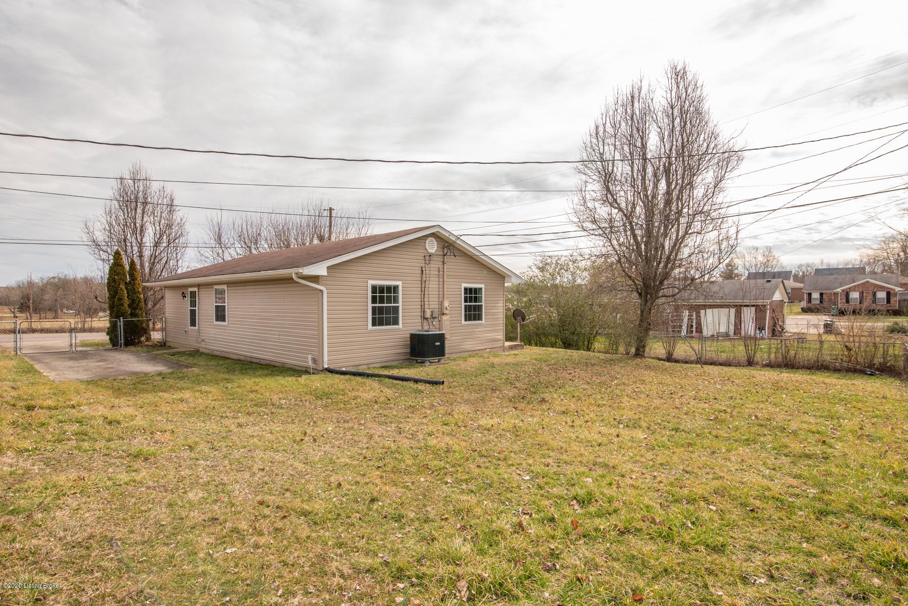 2487 Lake Road Radcliff, KY 40160 - Photo 5 of 30 005