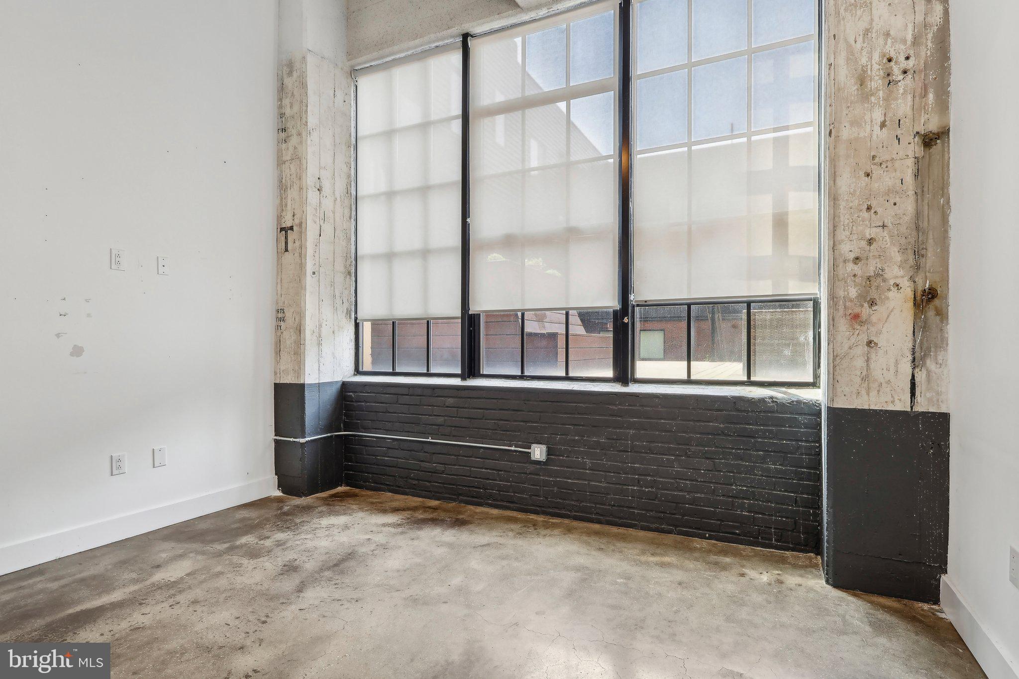 2000 North 2nd Street, Unit 404 Philadelphia, PA 19122 - Photo 7 of 9 a room with a large window