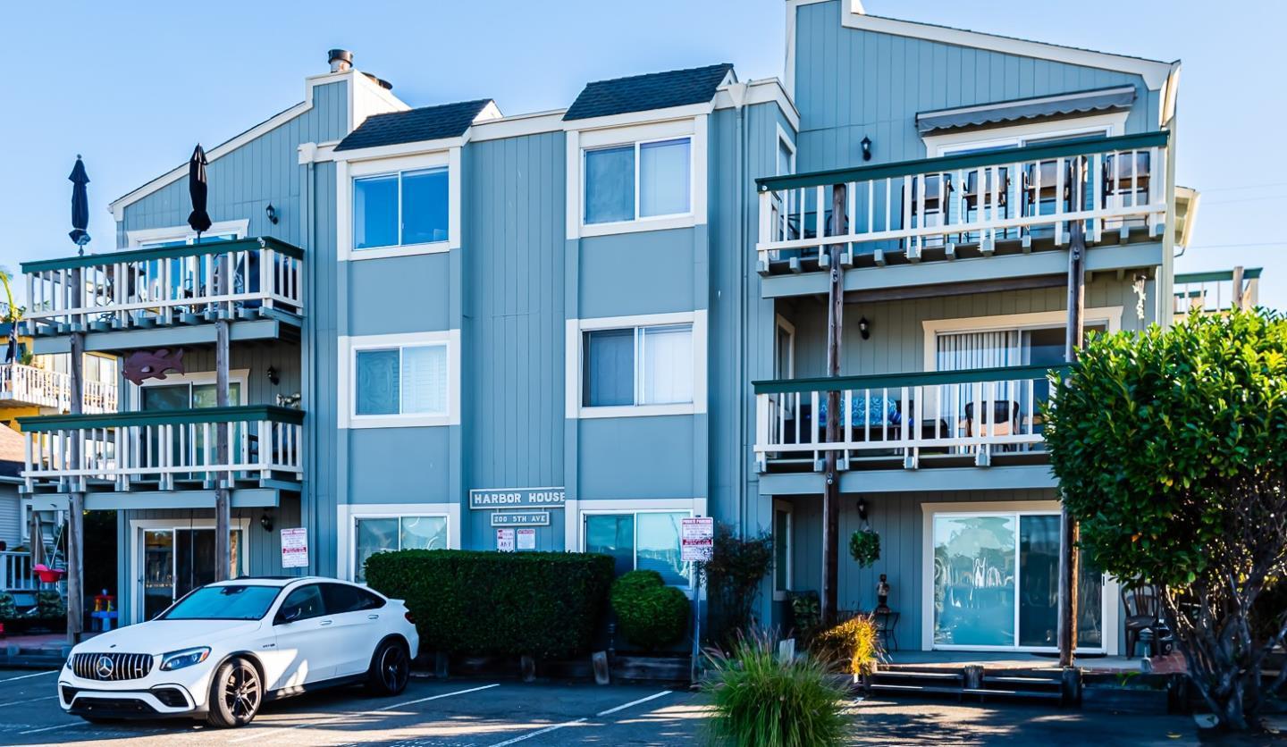 200 5th Avenue, Unit 4 Santa Cruz, CA 95062 - Photo 11 of 12 a car parked in front of a building