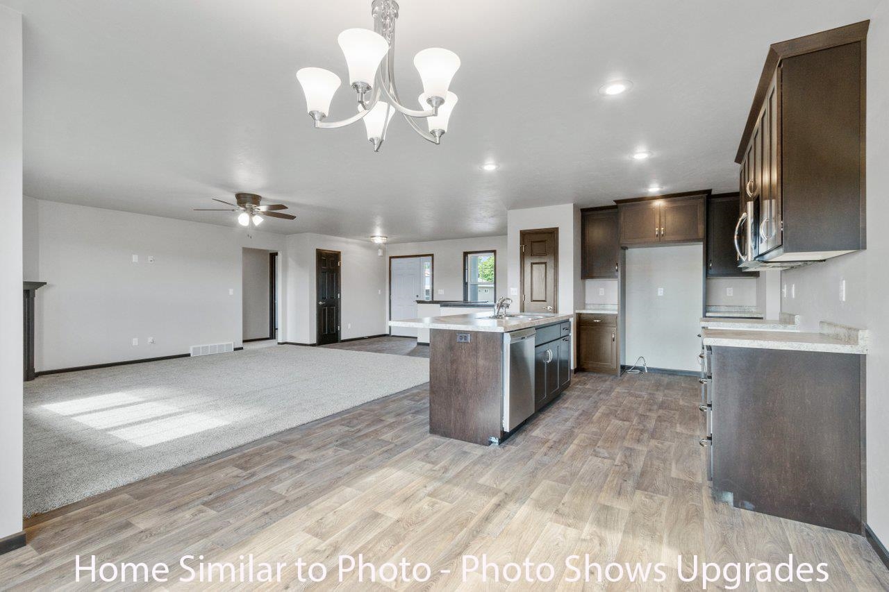 921 Constellation Way Marinette, WI 54143 - Photo 7 of 29