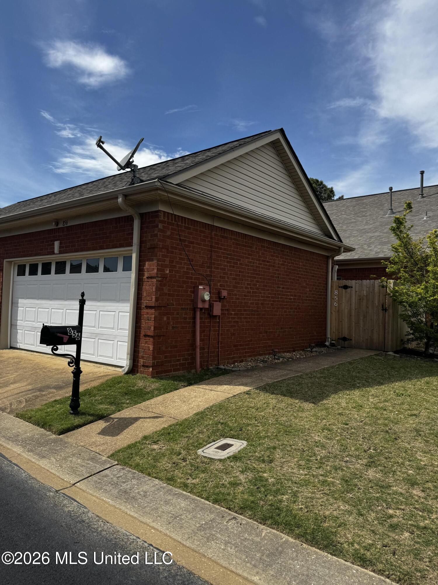 856 Cardinal Lane Hernando, MS 38632 - Photo 14 of 16 Rear loading garage