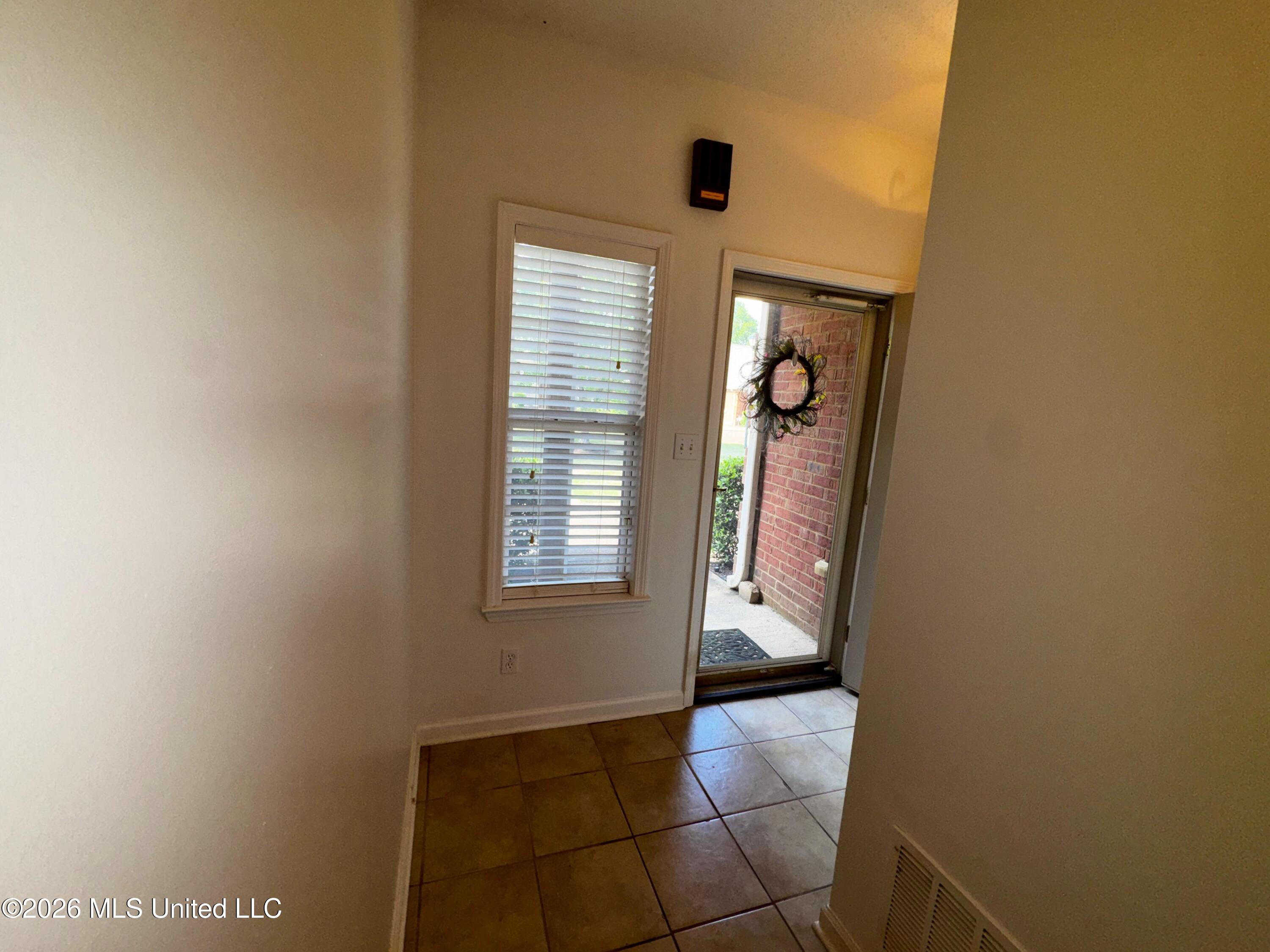 856 Cardinal Lane Hernando, MS 38632 - Photo 2 of 16 Entry