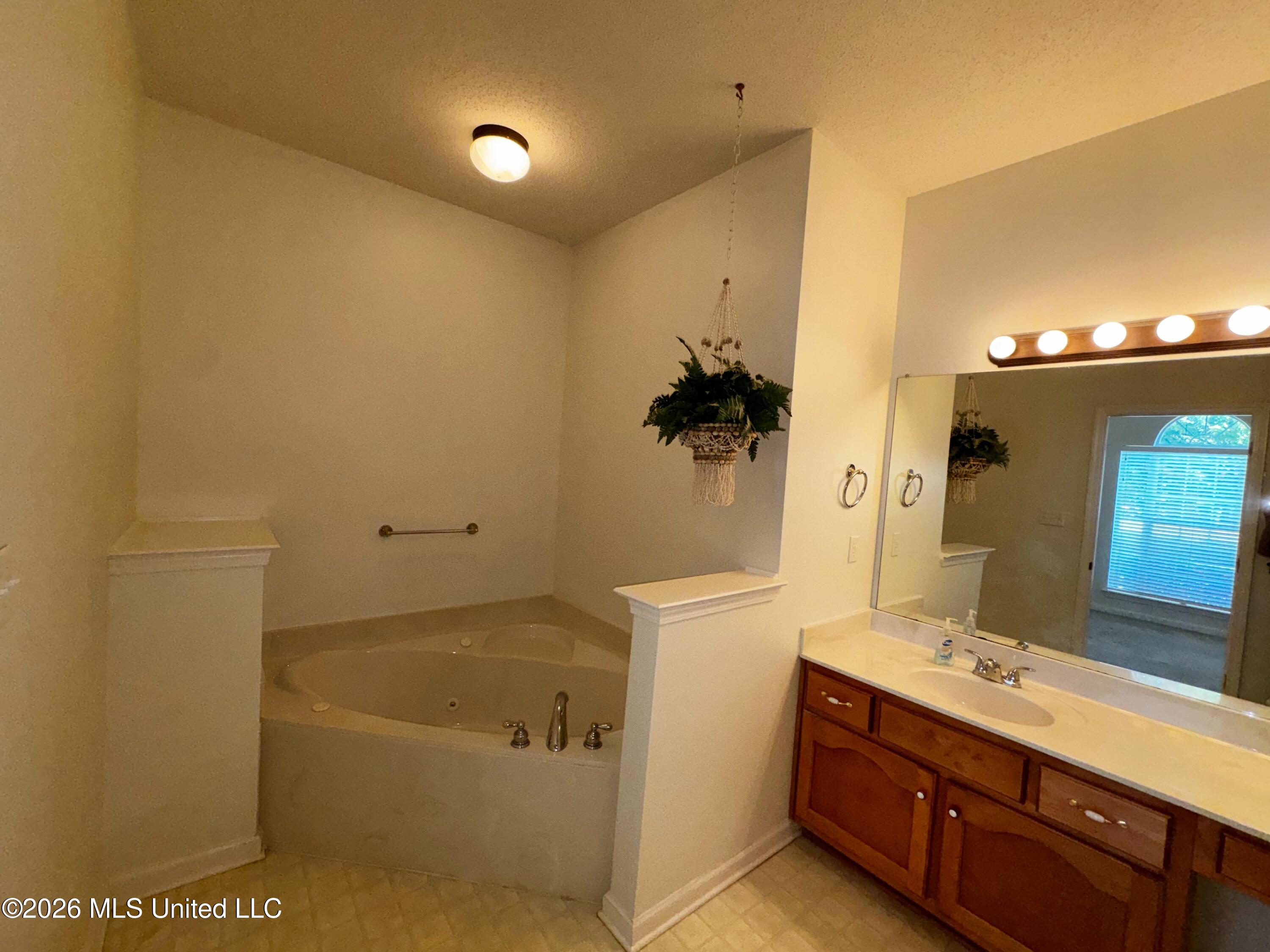 856 Cardinal Lane Hernando, MS 38632 - Photo 7 of 16 Primary Bath