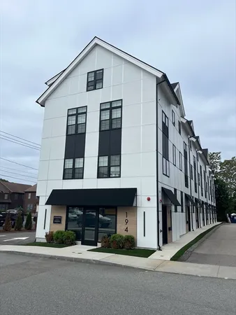 $3,000 | 194 Rumford Avenue, Unit 5, Mansfield, MA 02048