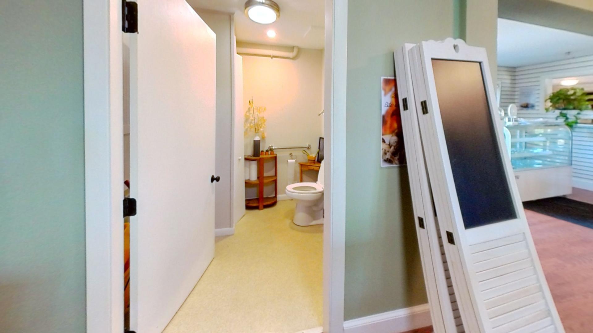 99 Commercial Street Bath, ME 04530 - Photo 27 of 45 99-Commercial-St-Bathroom