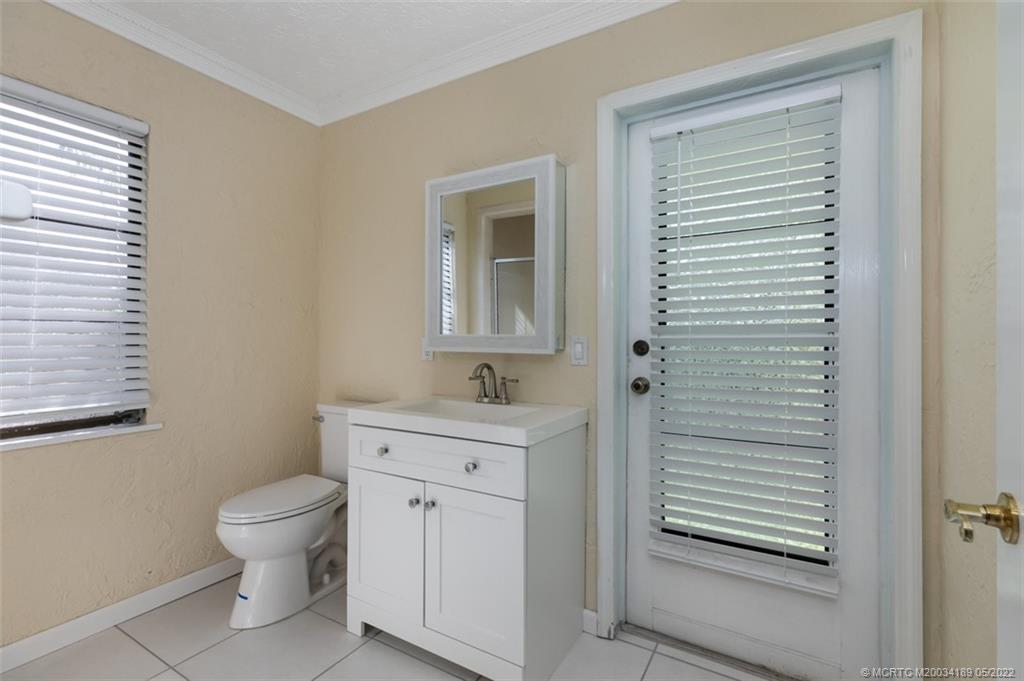 785 Southwest Rustic Circle Stuart, FL 34997 - Photo 19 of 39 Guest Bath