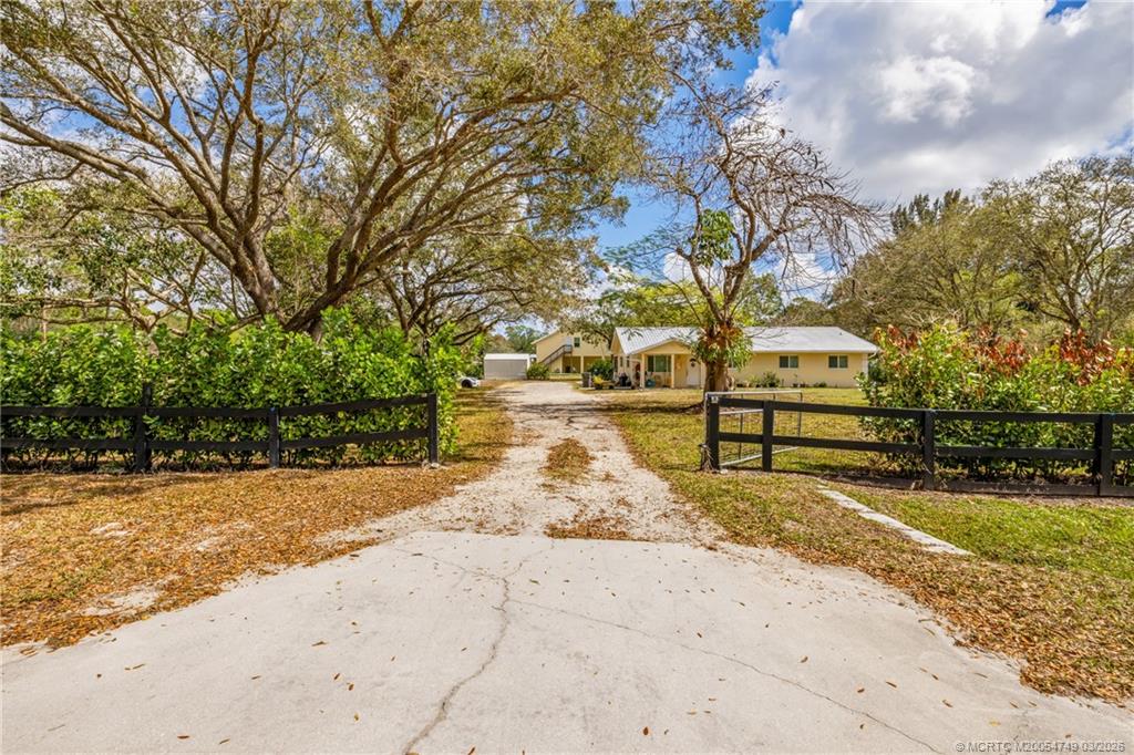 15848 129th Terrace North Jupiter, FL 33478 - Photo 4 of 52 a view of backyard space
