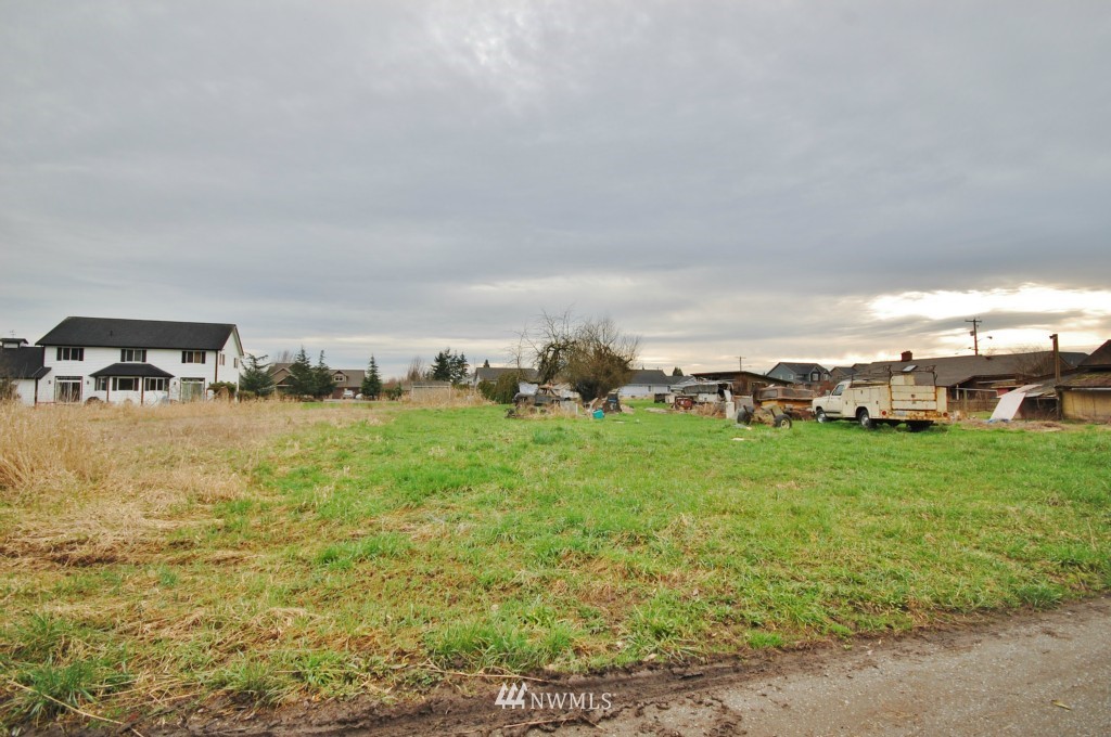 4805 Parker Road East Sumner, WA 98390 - Photo 10 of 16 Gallery Image 10