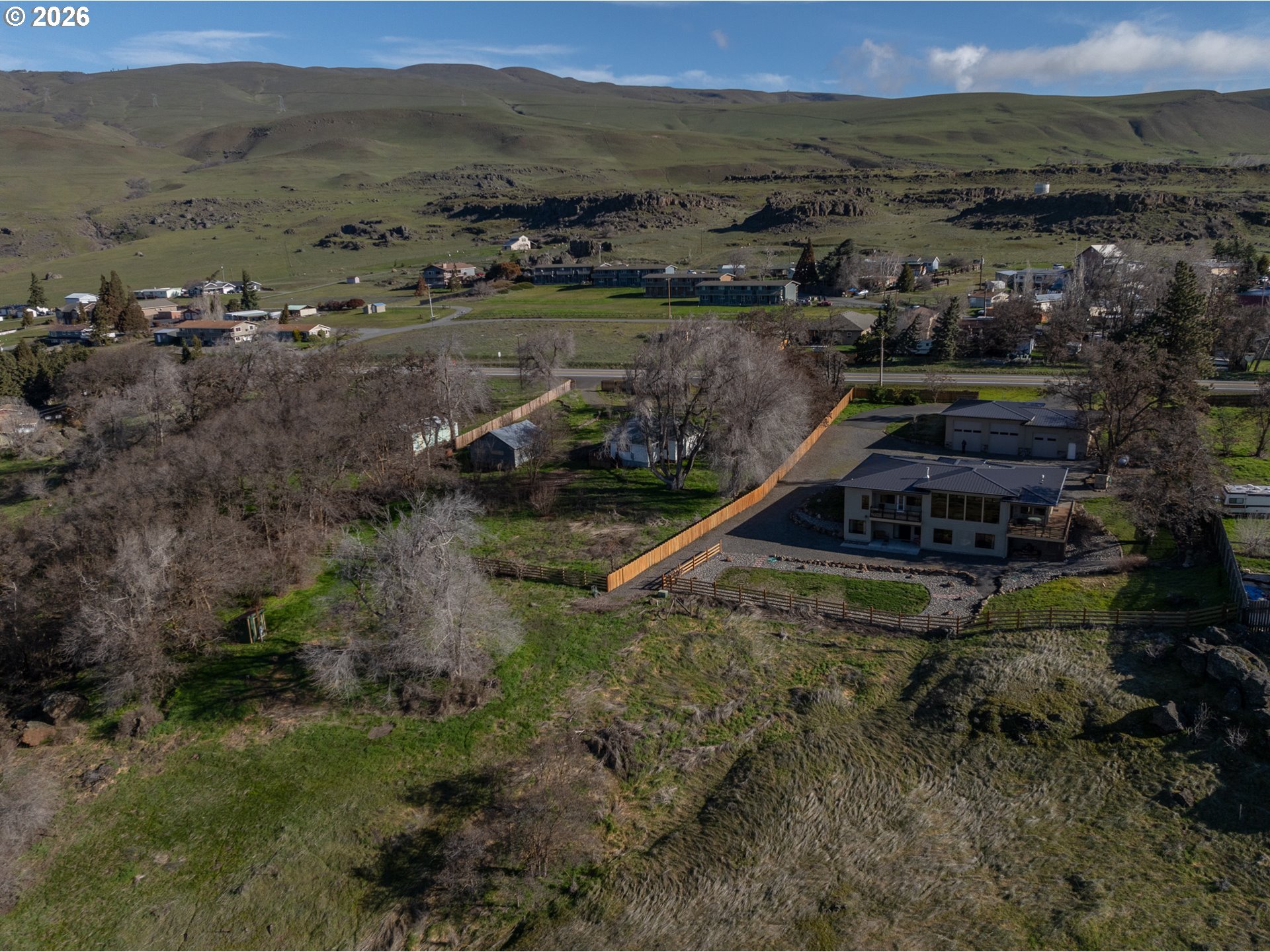 8176 State Route 14 Lyle, WA 98635 - Photo 5 of 14