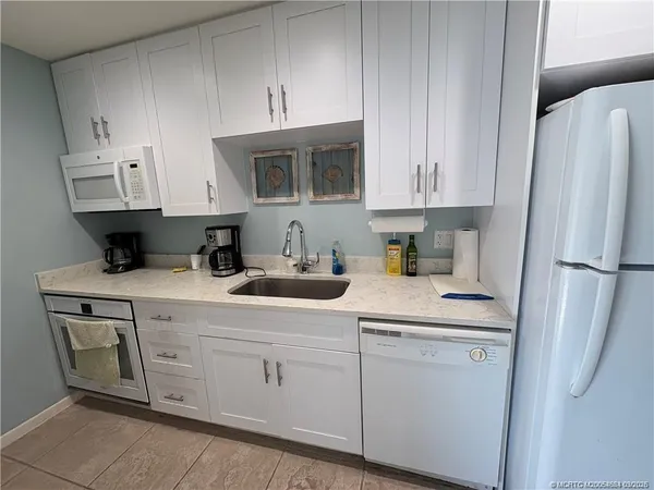 $3,550 | 4492 Northeast Ocean Boulevard, Unit G2, Jensen Beach, FL 34957