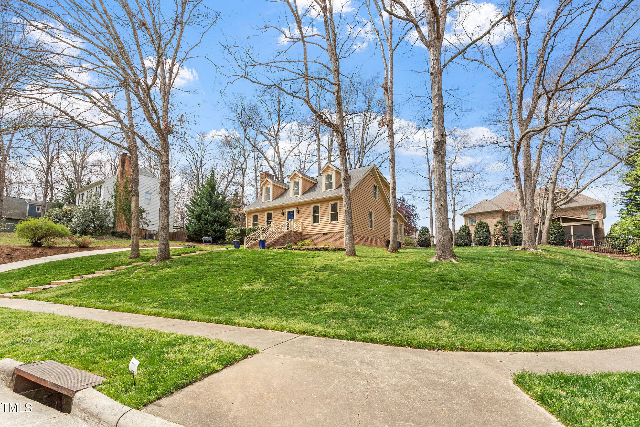 4525 Old Village Road Raleigh, NC 27612 - Photo 3 of 39 4525 Old Village Road_03