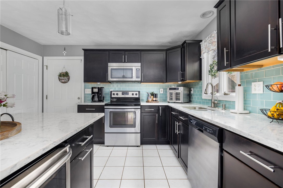 14 Canton Court Cranston, RI 02921 - Photo 10 of 50