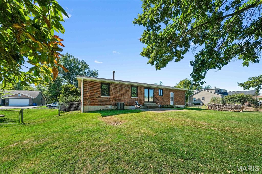 210 Hazel Street Troy, IL 62294 - Photo 4 of 35