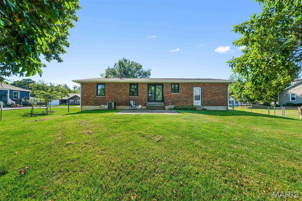 210 Hazel Street Troy, IL 62294 - Photo 5 of 35