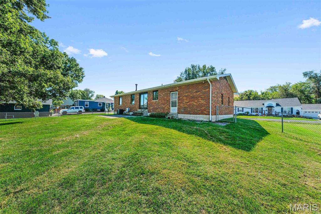 210 Hazel Street Troy, IL 62294 - Photo 6 of 35