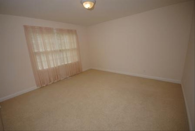 426 South Cove Road, Unit BERWICK Seneca, SC 29672 - Photo 13 of 16 Gallery Image 13